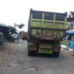Truk Tronton Lewat, Warga Keluhkan Kerusakan Jalan di Kabupaten Blitar