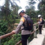 Pasca Hujan Deras, Tim SAR Brimob Polda Jabar Cek Debit Air Wilayah Rancaekek