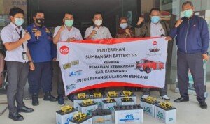 PT Battery GS Sumbang 13 Buah Aki untuk Damkar Karawang