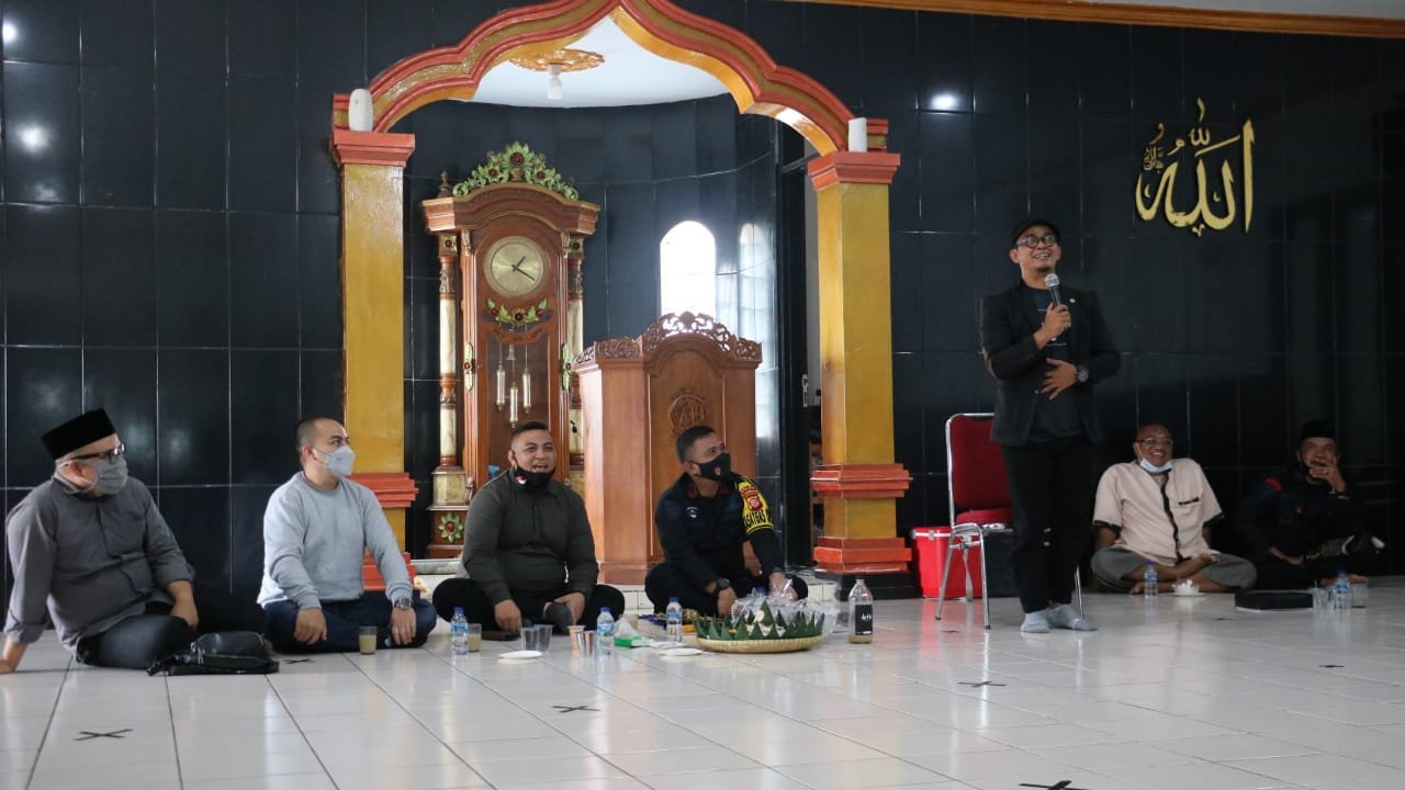 Satuan Brimob Polda Jabar yang dipimpin Dansat Brimob Kombes Pol. Yuri Karsono, S.I.K., menggelar kegiatan Pembinaan Rohani dan Mental (Binrohtal) di Masjid An Nur Mako Batalyon B Pelopor