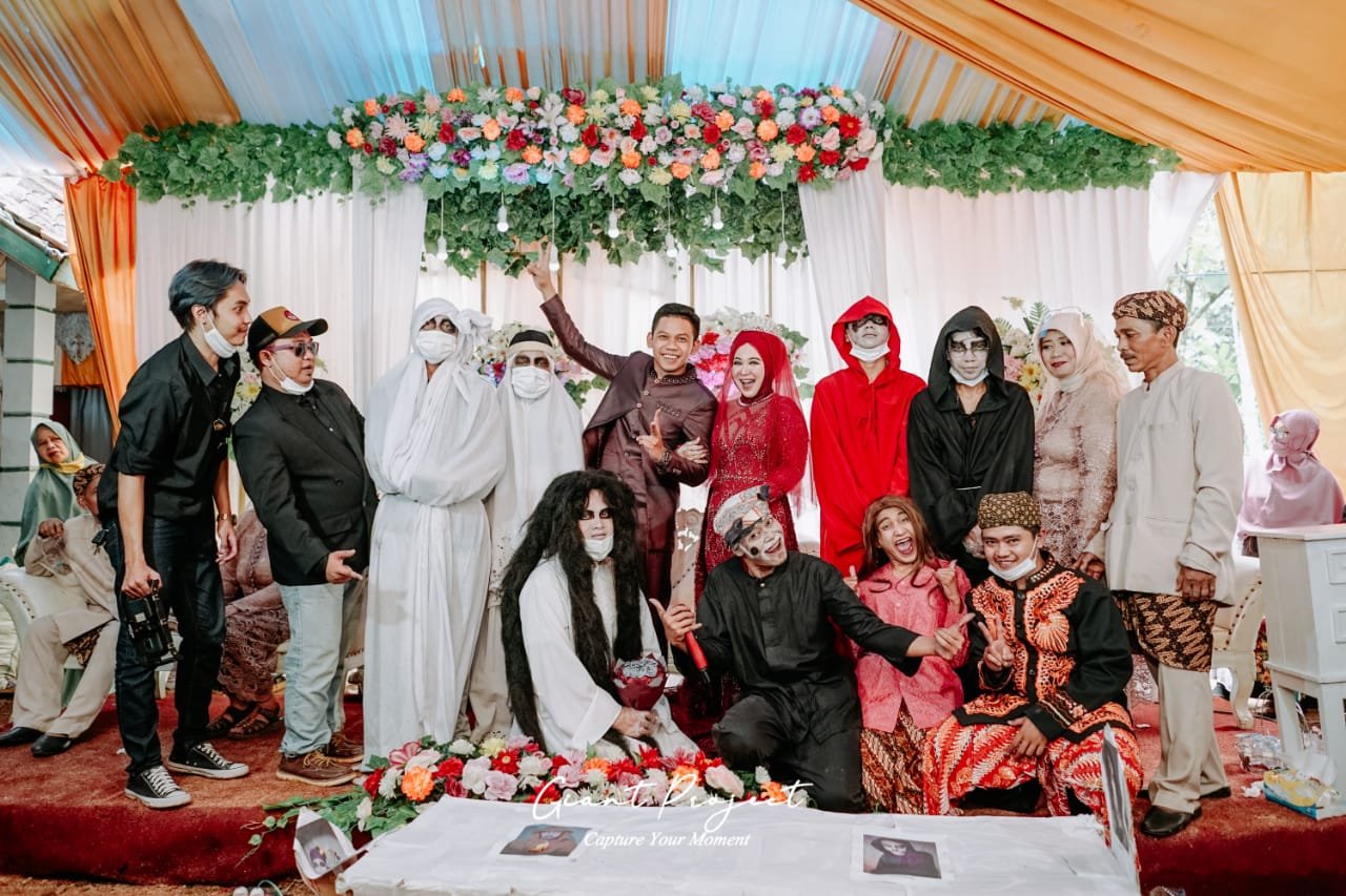 Akad Nikah di Ciamis Sambil Bawa Kuburan