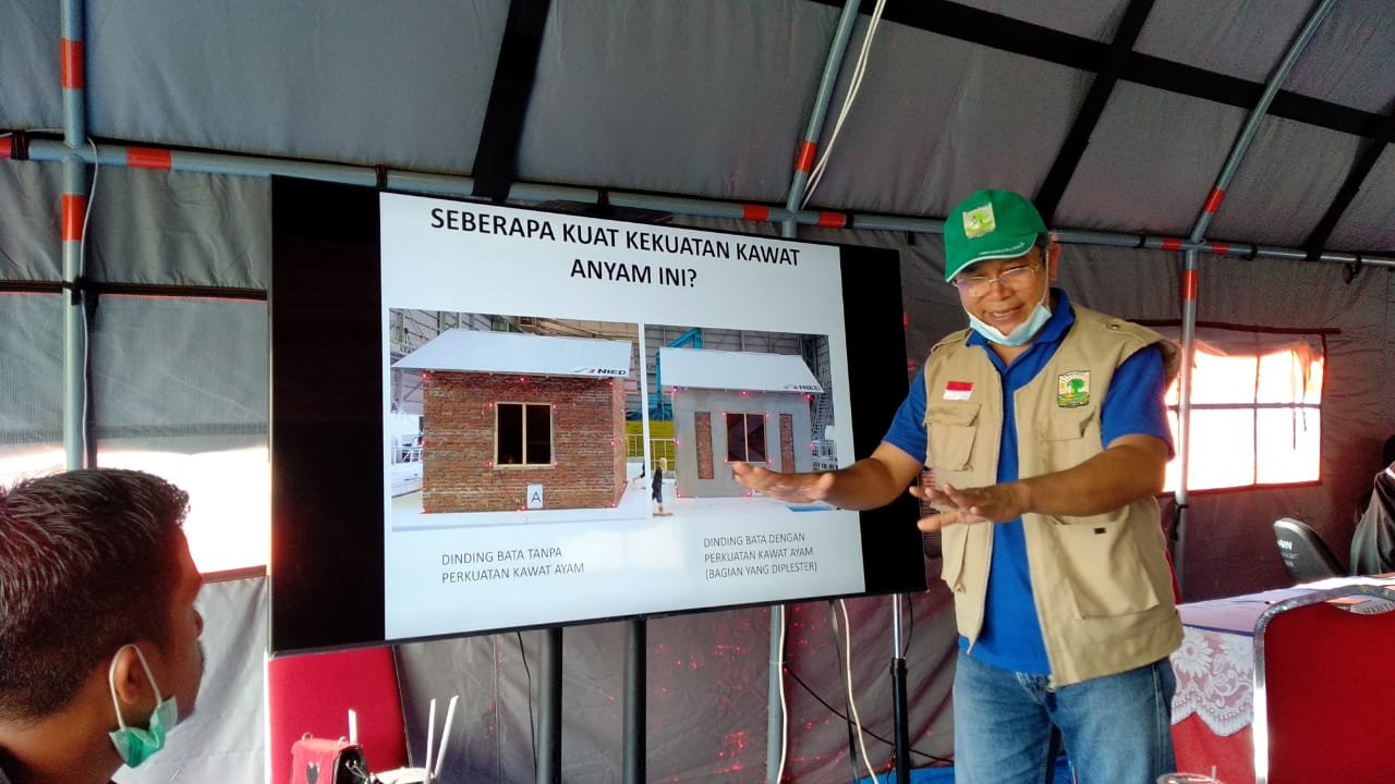 Dr. Febrin Anas Ismail.