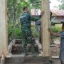 Pengerjaan MCK yang dilakukan secara bergotong royong oleh Stgas dan Warga