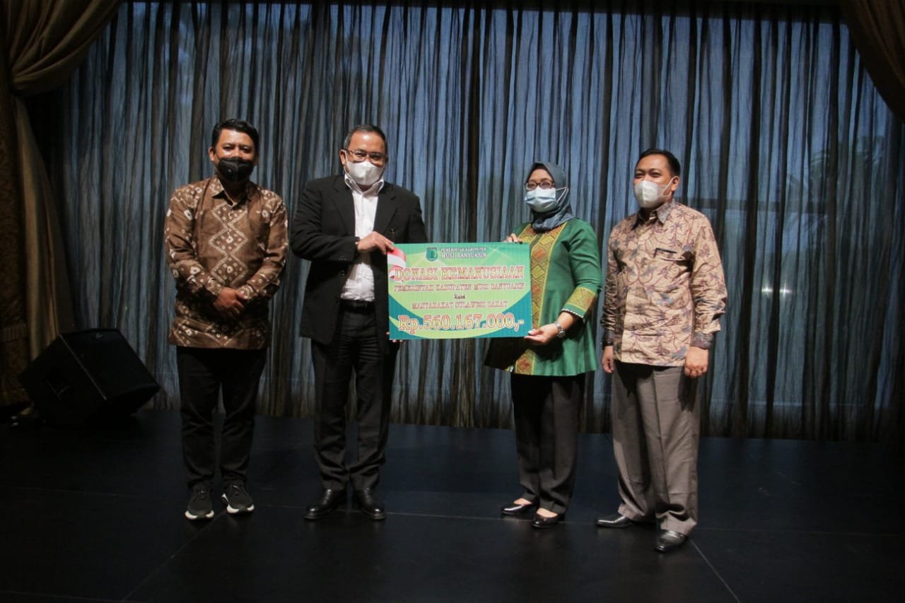 Dodi Reza Alex Noerdin di sela Penyerahan Donasi Kemanusiaan Pemerintah Kabupaten Musi Banyuasin Kepada Pemerintah Provinsi Sulawesi Barat yang diterima langsung oleh Wakil Gubernur Sulawesi Barat, Enny Anggraeny Anwar, Sabtu (6/3/2021).