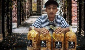 Dihantam Covid-19, Pemuda Ini Pertahankan Eksistensi Kripca Endol Makanan Ringan Khas Ciamis