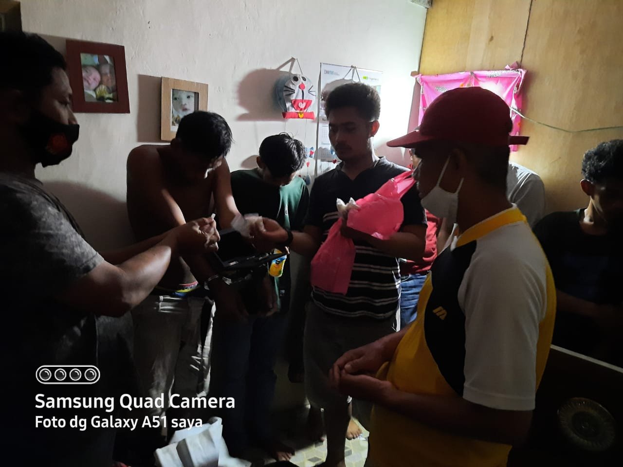 Dua pemuda ditangkap Polres Mamuju Tengah karena kepemilikan sabu.