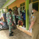 Sinergitas TNI-Polri Laksanakan Penyemprotan Disinfektan di Desa Wonoharjo