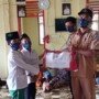 Penyerahan bantuan dari Bumdes Lubuk Guci Merangin Jambi ke anak yatim (Yulisman / Mattanews.co)