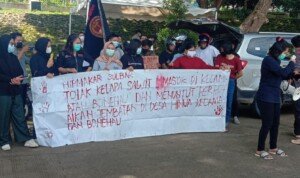 HIPMAKAR Gelar Aksi Unras di Gedung DPRD Sulbar Tolak Perusahaan Kelapa Sawit