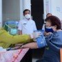 Wakil Bupati Karawang, H. Aep Syaepuloh SE melakukan pemantauan langsung ke Puskesmas Karawang Kota dan Puskesmas Purwasari yang melaksanakan vaksinasi sinovac bagi kelompok profesi, Rabu (10/03/2021).