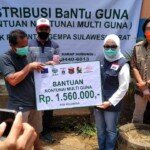 Bupati Mamuju Serahkan Dana BNMG untuk 380 KK Penyintas Gempa di Desa Bottteng