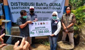 Bupati Mamuju Serahkan Dana BNMG untuk 380 KK Penyintas Gempa di Desa Bottteng