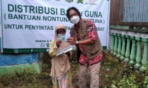 Pendistribusian Bantuan Nontunai di Mamuju dengan Prokes
