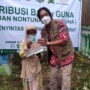 Tim relawan dari Yayasan ADRA indonesia kembali distribusikan bantuan nontunai multi guna (Mnmg) kepada penyintas gempa di desa salletto kecamatan simboro kabupaten mamuju Prov Sulbar.