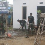 Giat TMMD Lanjut Plaster Bagian Dalam Pagar Masjid Nurul Iman