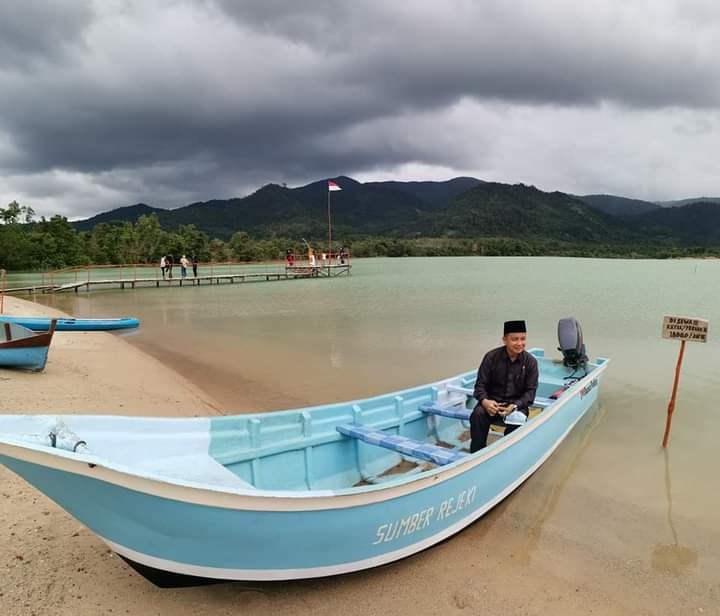 pansus kepariwisataan DPRD provinsi kep. Babel berkunjung ke danau pading desa Perlang, kabupaten Bateng
