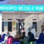 Bupati dr. Hj. Cellica Nurrachadiana meresmikan penggunaan Posyandu, Pendopo dan paud di Pendopo Sakura XIV, Desa Sukaluyu, Kecamatan Telukjambe Timur, Rabu (17/03/2021). Peresmian ditandai dengan penandatanganan prasasti oleh Bupati.