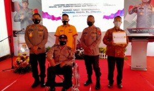 Kapolda Sumsel Berikan Tali Asih Kepada Personil Purnawirawan dan PHL