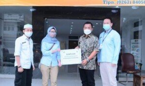 Aep Syaepuloh Lakukan Ini Usai Salat Jumat di Masjid Darussalam