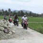 Gubernur Sulbar Ali Baal Masdar, dengan menggunakan sepeda motor, dan dibonceng oleh petani setempat, melihat langsung salah satu hasil kegiatan padat karya di Polewali Mandar, beberapa hari lalu.