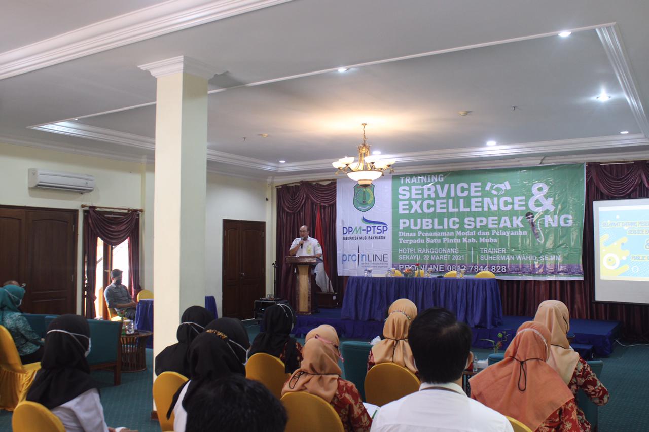 Gelar Training Service dan Public Speaking, Upaya DPMPTSP Tingkatkan Pelayanan