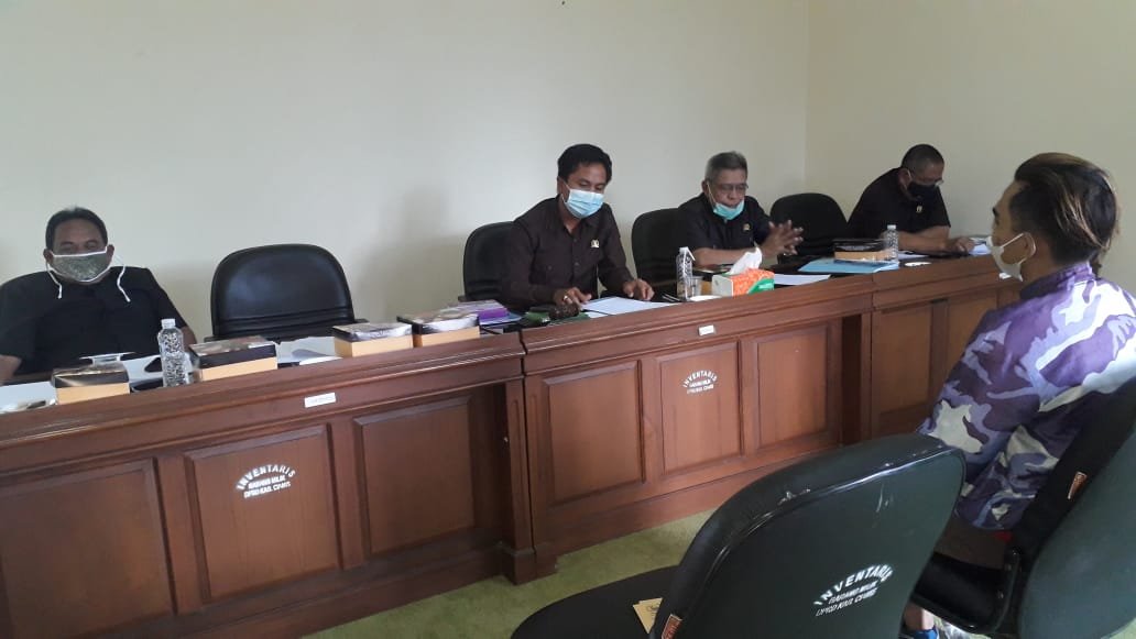 Ketua Ikatan Penulis dan Jurnalis Indonesia (IPJI) DPC Ciamis Arif Ma'ruf menyayangkan soal pemanggilan salah satu wartawan online Mattanews Alvine Noer Rizki oleh Badan Kehormatan (BK) DPRD Ciamis.