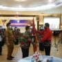 Kepala Dinas Perpustakaan Sumatera Selatan (Sumsel), Fitriana mengharidiri pelantikan Pengurus Daerah (PD) Ikatan Pustakawan Indonesia (IPI) Sumsel, yang dikukuhkan oleh Pengurus Pusat IPI, di Ballroom Hotel Swarna Dwipa, Palembang, Selasa (23/3/2021).