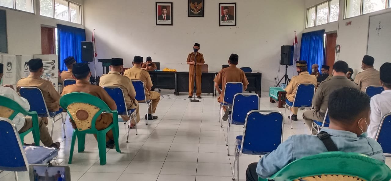 Camat Tegalwaru Drs H Mahpudin melantik Penjabat Sementara (Pjs) Kepala Desa (Kades) Kutamaneuh, Desa Cintawargi, Desa Cintalaksana, Desa Mekarbuana dan Desa Cipurwasari, bertempat di aula Kecamatan Tegalwaru, Selasa (23/03/2021).
