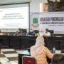 Bupati Karawang, dr. Hj. Cellica Nurrachadiana membuka acara Sosialisasi Pengendalian Gratifikasi di Aula Lantai 3 Gedung Singaperbangsa Pemda Karawang, Kamis (25/3/2021).