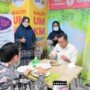 Wakil Bupati Karawang, H. Aep Syaepuloh ketika menyaksikan pagelaran "UMKM Goes To Mall"