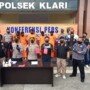 Polres Karawang menggelar Konferensi Pers terkait pencurian kendaraan bermotor (curanmor) di Markas Polsek (Mapolsek) Klari Jl.Raya Klari Desa Duren Kecamatan Klari Kabupaten Karawang, Senin (29/3/2021)