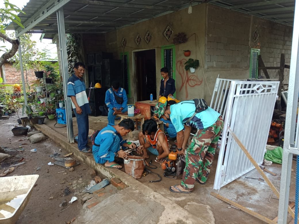 Satgas TMMD Bergotong-royong Bersama Warga Kampung Jawi