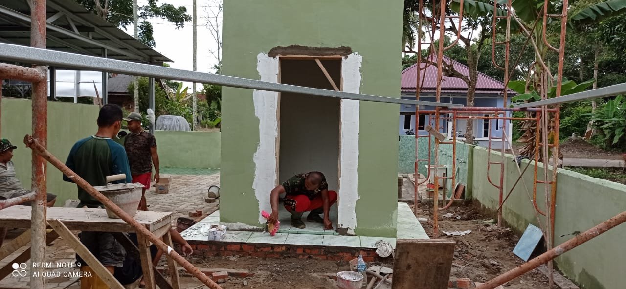 Keramik di Menara Masjid Nurul Iman Dipasang