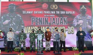 Panglima TNI dan Kapolri Pimpin Serbuan Vaksinasi Bagi Prajurit dan Lansia di Semarang