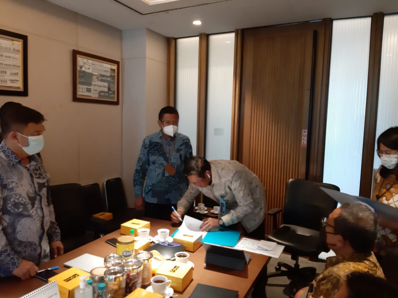 Direktur Bisnis Regional Sumatera & Kalimantan Hadiri Acara Sertijab General Manager PLN UIW S2JB