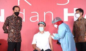 Tinjau Vaksinasi bagi Seniman dan Budayawan, Presiden Jokowi: Semoga Bisa Terlindungi dari Covid-19