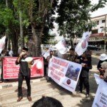 Puluhan Aktivis Barikade 98 Geruduk Kantor UPT Pemasaran Plaju