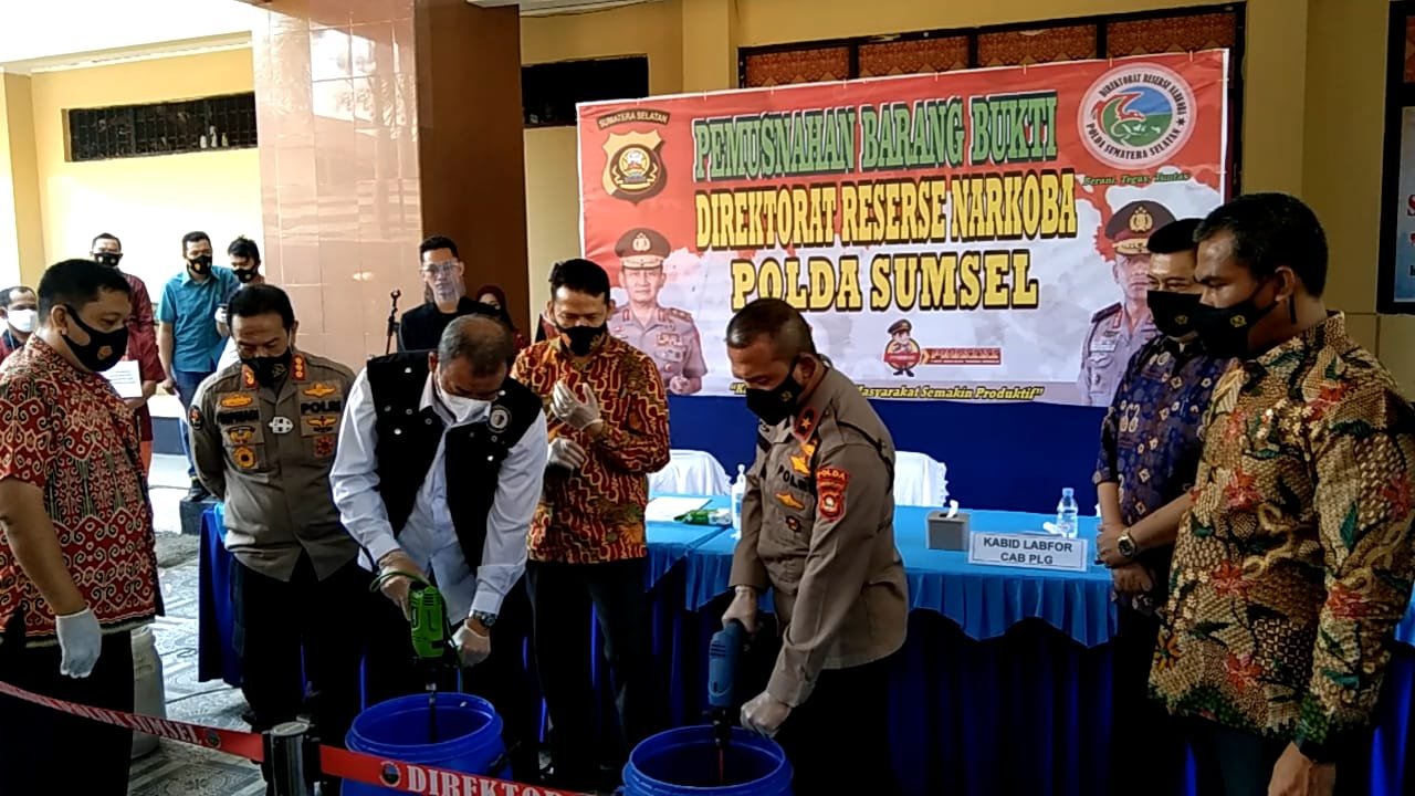 Polda Sumsel musnahkan barang bukti narkoba (Dede Febryansyah / Mattanews.co)