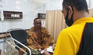 Modus Bertanya Tempat, Ayah dan Anak Disiram Air Keras