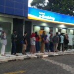Takut Saldo Raib, Nasabah BRI Antri Panjang di ATM
