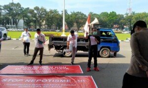 KMPSS Geruduk Kantor Gubernur Sumsel Terkait Dugaan Nepotisme