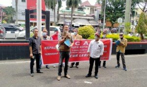 Demusi Geruduk Kantor Walikota dan Minta Pecat Kadin PUPR Palembang