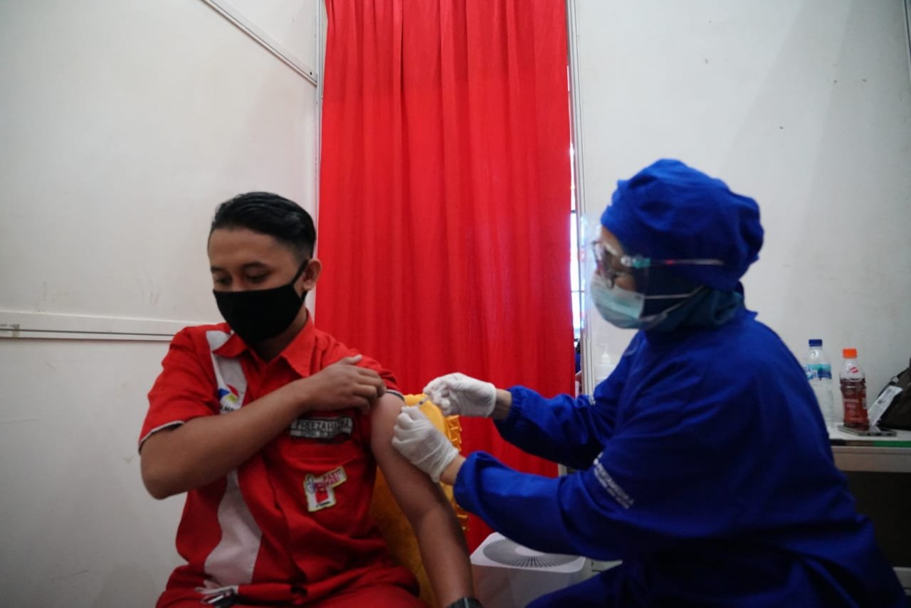 Vaksinasi bagi frontliner Pertamina