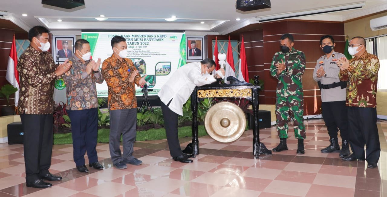 Bupati Muba Dr H Dodi Reza Alex Noerdin Lic Econ MBA, saat membuka acara Musrenbang Jum'at (9/04/2021) di Auditorium Pemkab Muba.