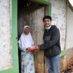 Karang Taruna Karya Bara Dusun Rancah Ciamis Bagi-Bagi Nasi Bungkus Gratis