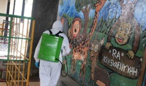 Cegah Penyebaran Covid-19, Gegana Brimob Jabar Gelar Penyemprotan Disinfektan ke TK As-Syafiiyyah