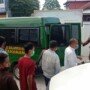 Kejaksaan Negeri (Kejari) Mamuju menahan kelima pelaku yang diduga melakukan pengeroyokan korban bernama Hj. Syar di jalan Achmad Kirang atau depan pendopo rujab Wakil Bupati Mamuju, pada (1/11/2020).
