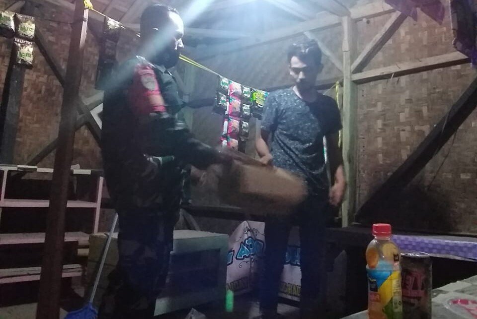 Pengedar narkoba asal Aceh diringkus, Serma Riyono selaku Babinsa Di Desa Batu Tumpang menemukan dan menangkap pelaku beserta barang bukti.