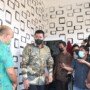 Wako Medan Bobby Nasution saat memarahi dan mencopot jabatan Lurah Sidorame Timur Hermanto, karena melakukan dugaan pungli (Tison Sembiring / Mattanews.co)