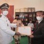 Wakil Bupati Lingga, Neko Wesha Pawelloy melantik Syawan Akbar sebagai pejabat sementara Kepala Desa (Kades) Pantai Harapan IMattanews.co)
